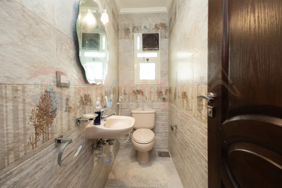 شقة للبيع 195 م رشدي (خطوات من ش سوريا)