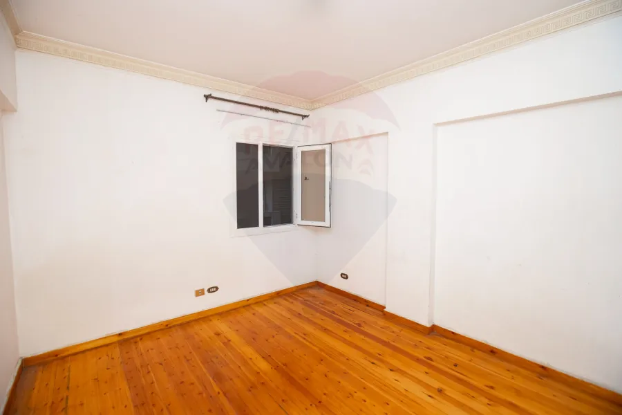 شقة للبيع  170م كفر عبده  (ش امير البحار - خطوات من ش ابوقير الرئيسي