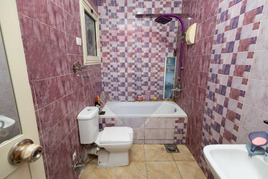 شقة دوبلكس للبيع 130 م سيدي بشر (خطوات من البحر)