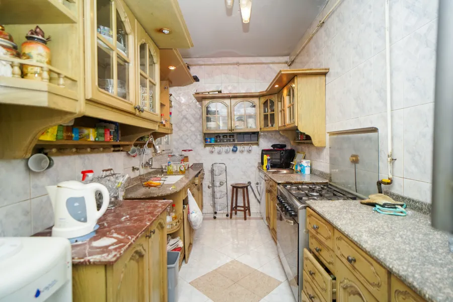 شقة للبيع 170 م لوران (ش عبد السلام عارف)