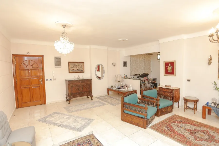 شقة للبيع 180م سابا باشا - بين الترام و ش أبو قير