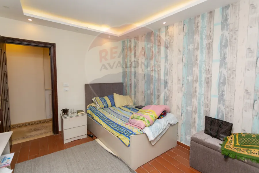 شقة للبيع 245 م كليوباترا (ش علم الدين)