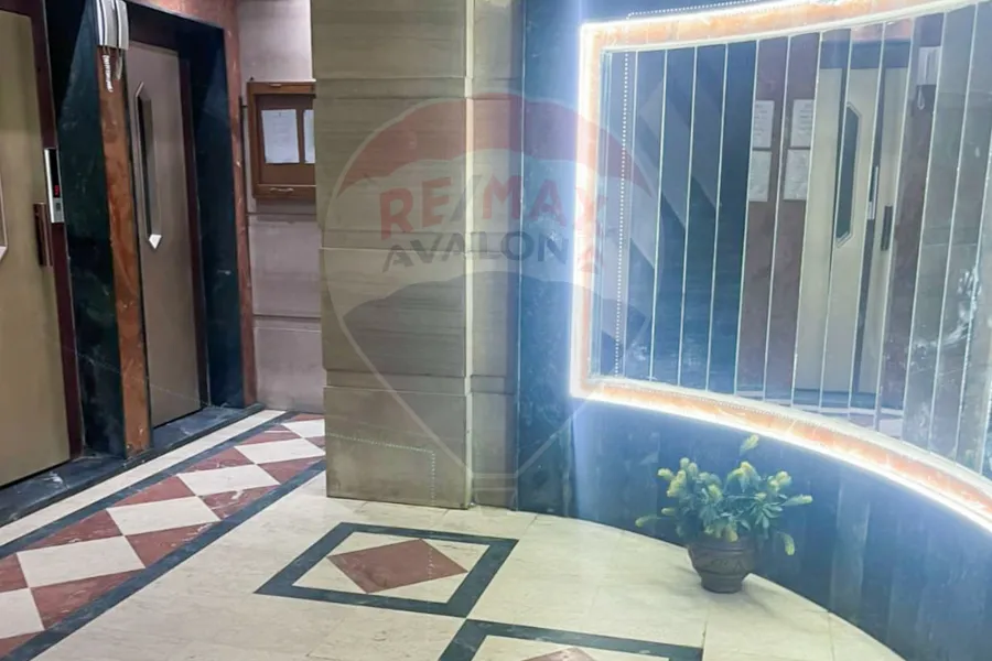 شقة للبيع 186 م سيدي بشر (ش العيسوي )