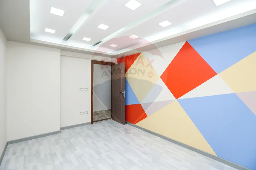 شقة للبيع 186 م سموحة ( ش توت عنخ امون)