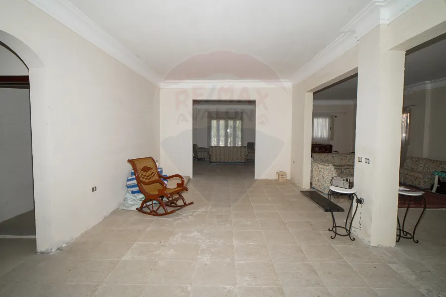 فيلا للبيع 4,200 م (فدان) كينج مريوط (بالقرب من واحة خطاب)