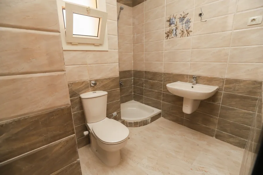 فيلا للبيع 205م الساحل الشمالى (قريه روزانا - خطوات من البحر)