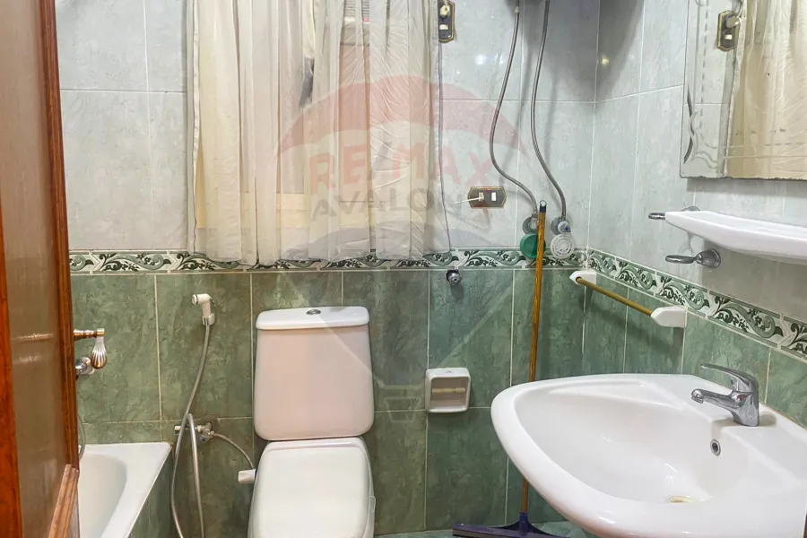 Apartment For Rent 200 m Stanley (Steps from the Sea)