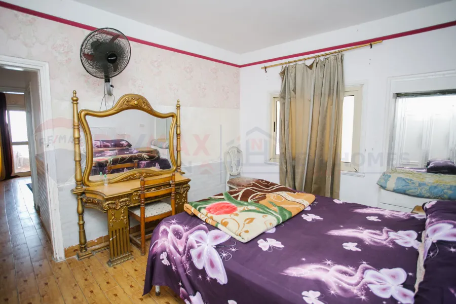 شقة للبيع 120 م سيدي بشر(علي البحر مباشرة)