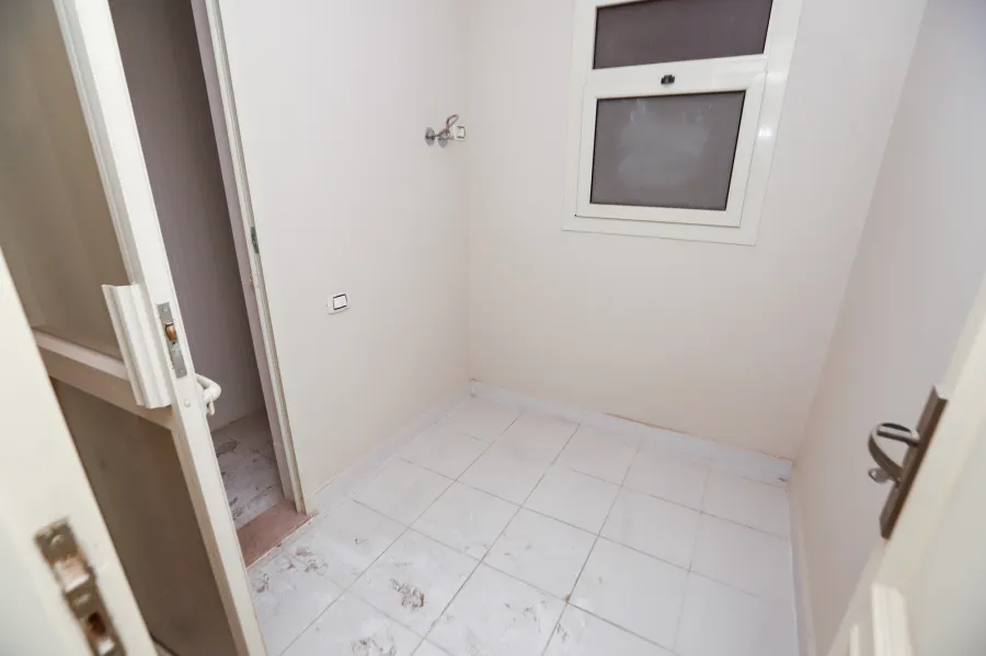 Apartment For Sale 300 m Smouha (Fawzi Moaaz St.- Seif Building)