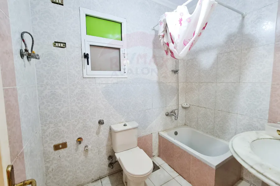 شقة للبيع 130 م سموحة ( كومباوند حدائق اللوتس - ش النصر)