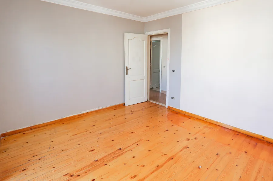 شقة للبيع 235م سموحة (تقاطع ش مصطفي كامل مع ش بهاء الدين الغتورى)