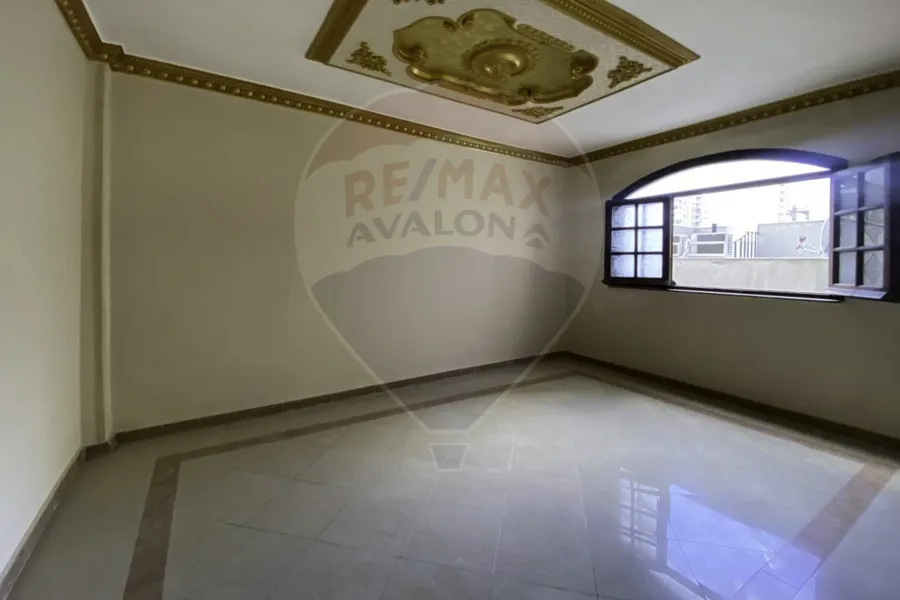 شقة للبيع 200 م رشدي (ش دمياط)