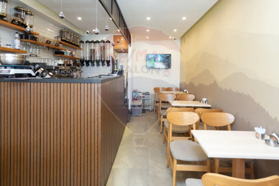 محل للبيع 35 م سيدي بشر (خطوات من البحر - خلف المحروسة)