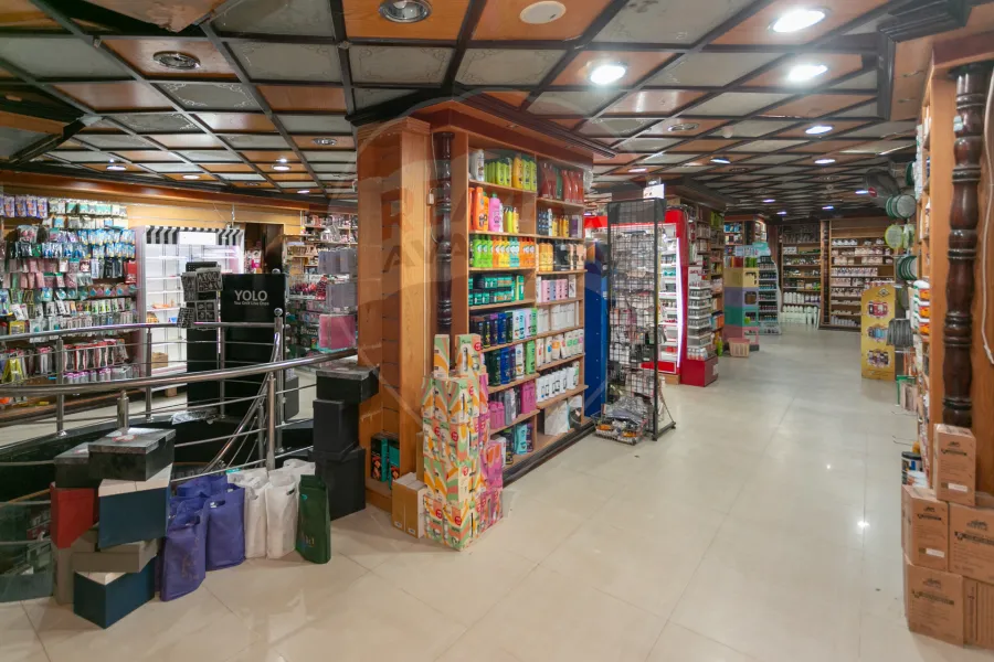 محل للبيع 70 م + 263 م ميزان فلمنج (علي الترام مباشرة)