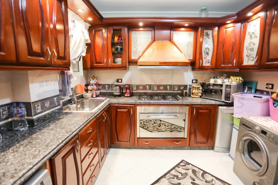 شقة للبيع 181 م سموحه (ش ذكي رجب)