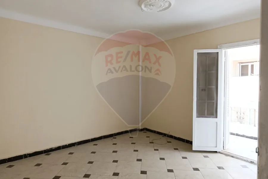 شقة للبيع 100 م سموحة (شارع النصر)