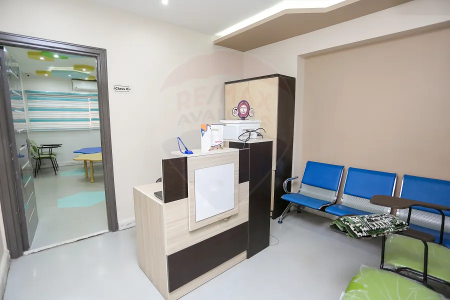 محل + ميزان للإيجار 300 م محرم بك (ش صالح الحديني)