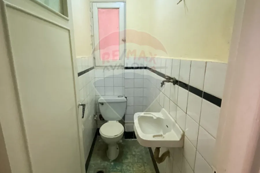 شقه للبيع 165 م رشدي (على الترام مباشرة)