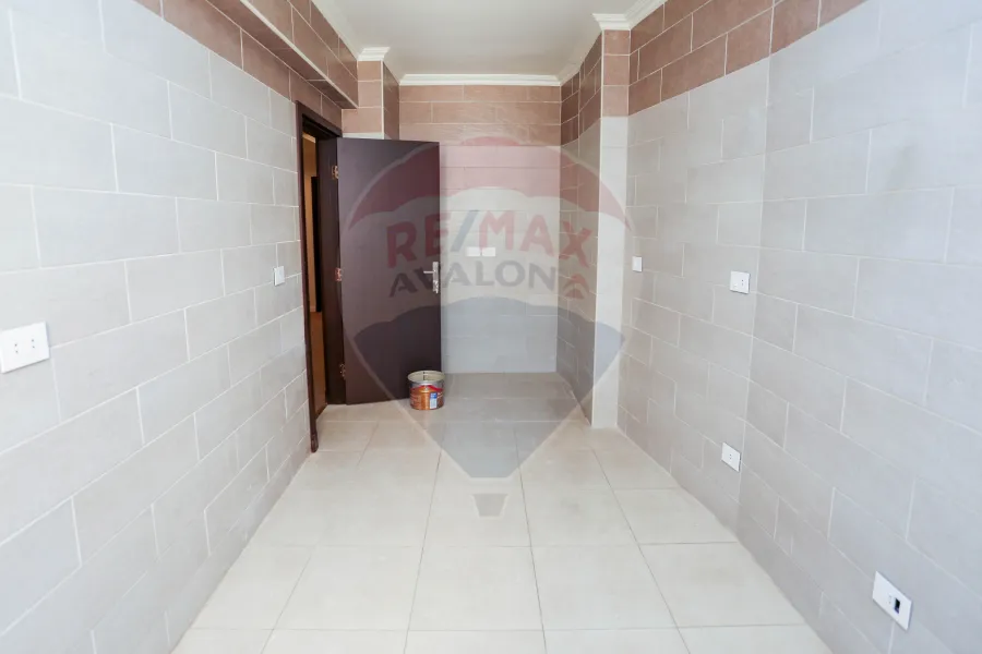 شقة للبيع 255 م سموحة (شارع فوزى معاذ الرئيسي)