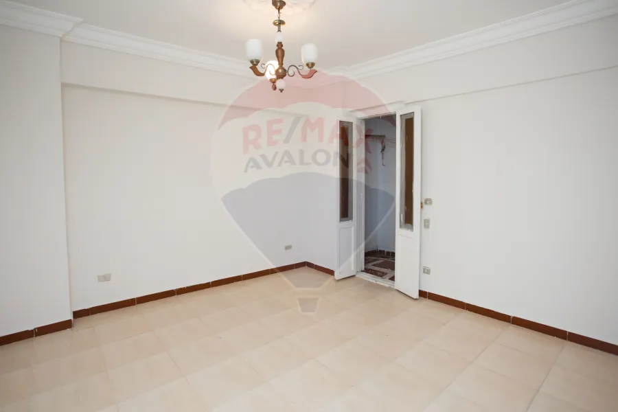 Apartment for rent 115 m Sidi Gaber (Steps from the sea and Al-Mosheer Street)