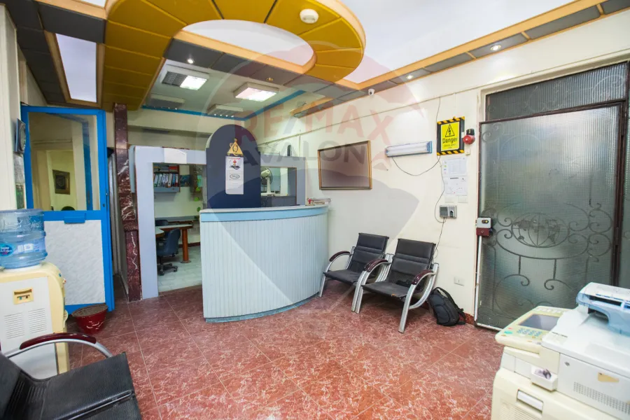 شقة إدارى للإيجار 170 م ميامى (على البحر مباشرة)