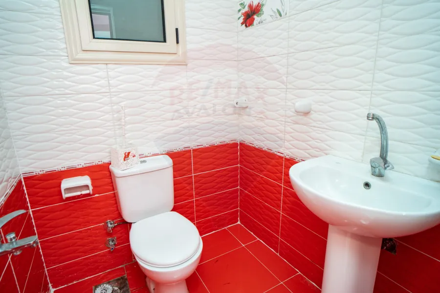 شقة للبيع 140 م لوران  (خطوات من البحر)