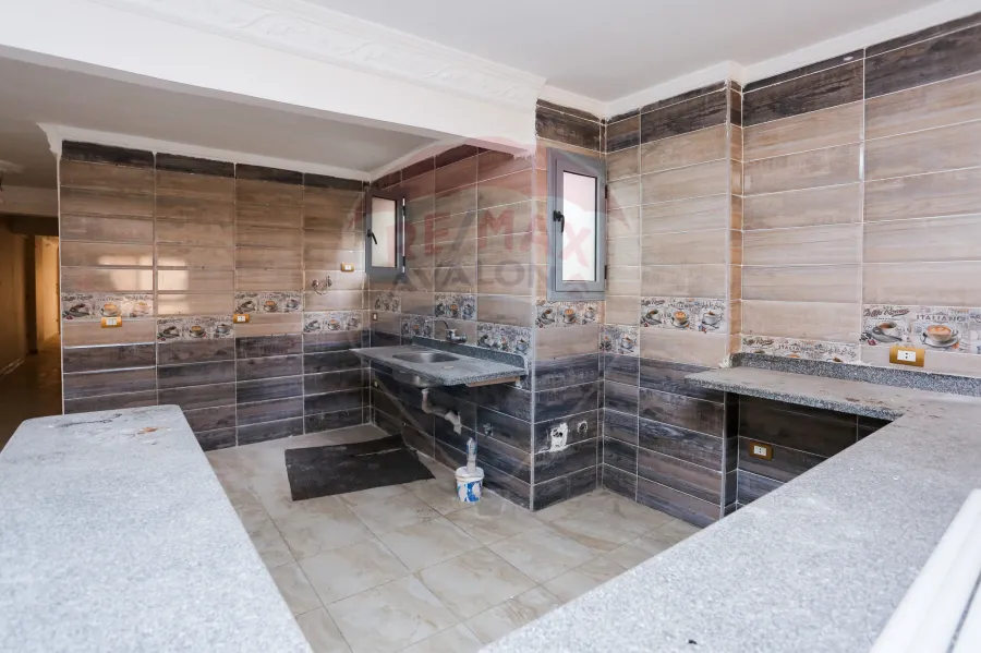 دوبلكس للإيجار  300 م سموحة (ش بهاء الدين الغتوري - خطوات من فوزي معاذ)