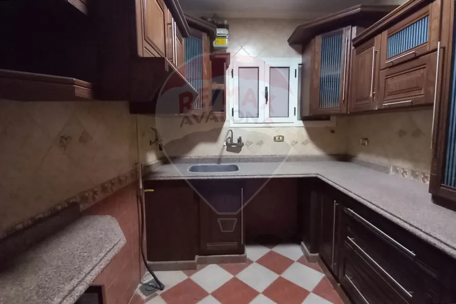 شقة للبيع 140 م كفر عبده (ش أبو رفيع)