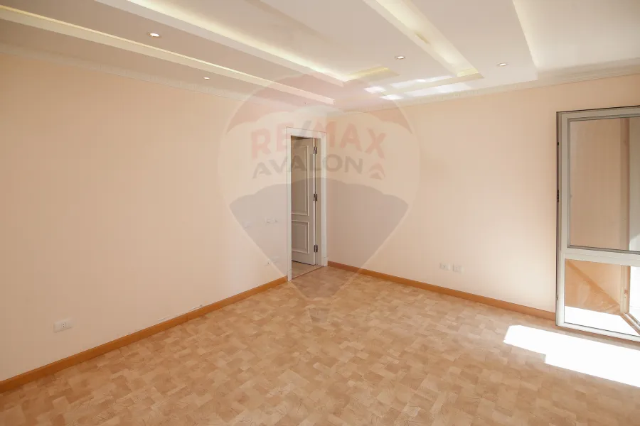 Apartment for sale 220m smouha (bahaa aldin alghatory st - brand building)