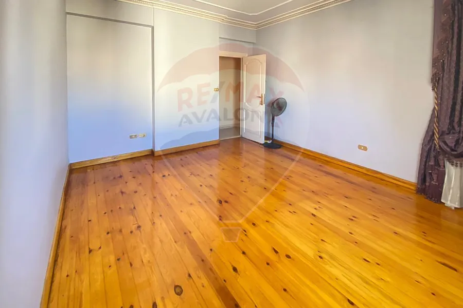 شقة للإيجار 230 م لوران (خطوات من ش شعراوي)