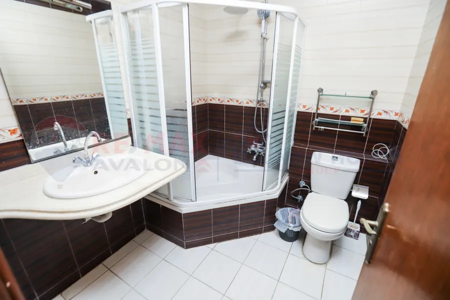 شقة للبيع 135 م ستانلي ( صف اول بحر )