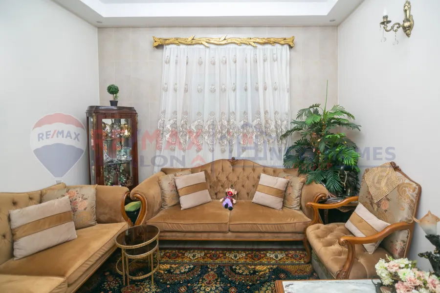 Apartment for sale 150 m Sporting (Directly on the sea)