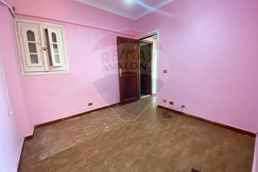 شقة للبيع 135 م سموحة (ش توت عنخ امون)