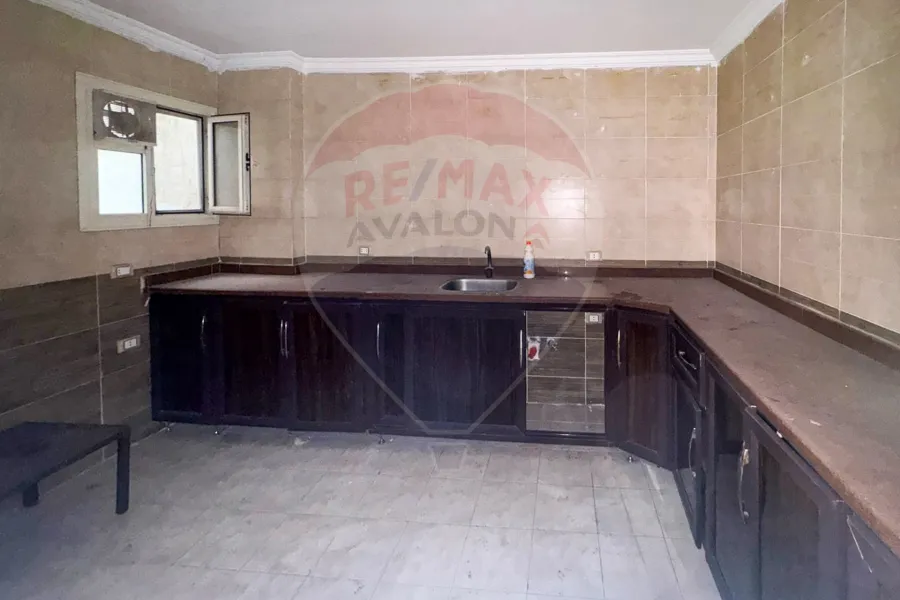 شقة للايجار 170 م سبورتنج (علي الترام مباشر)