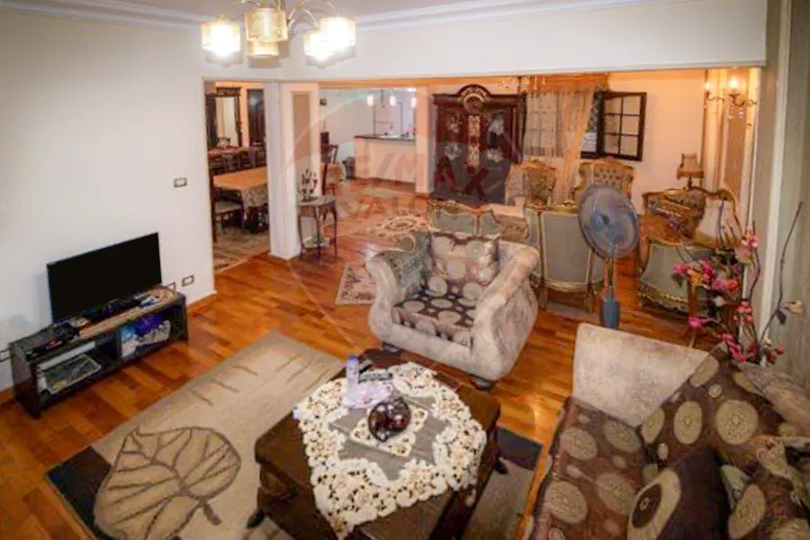 شقة للبيع 145 م سموحة (ش فوزي معاذ)