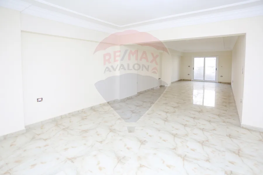 شقة للإيجار280 م جليم (خطوات من البحر)