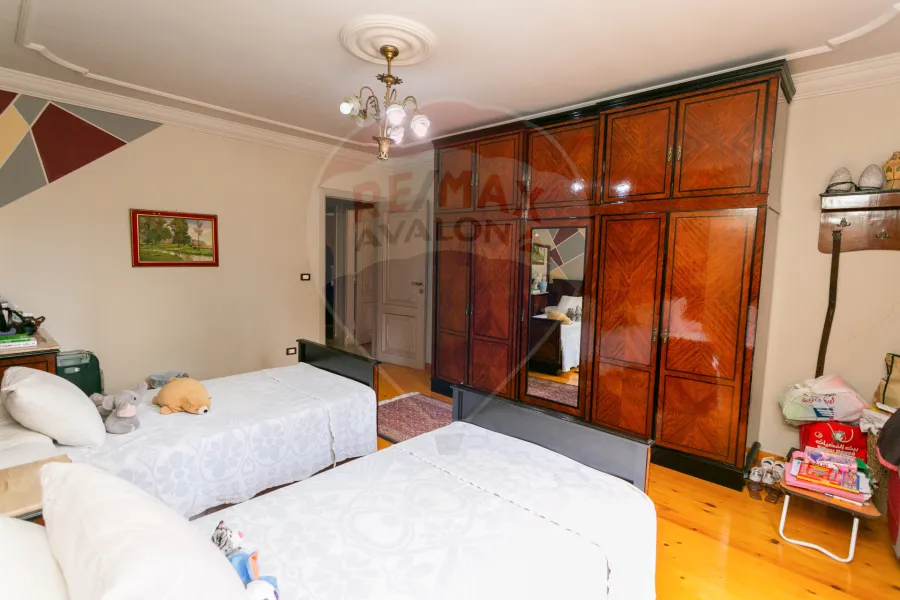 شقة للبيع 311 م لوران (علي الترام مباشرة)