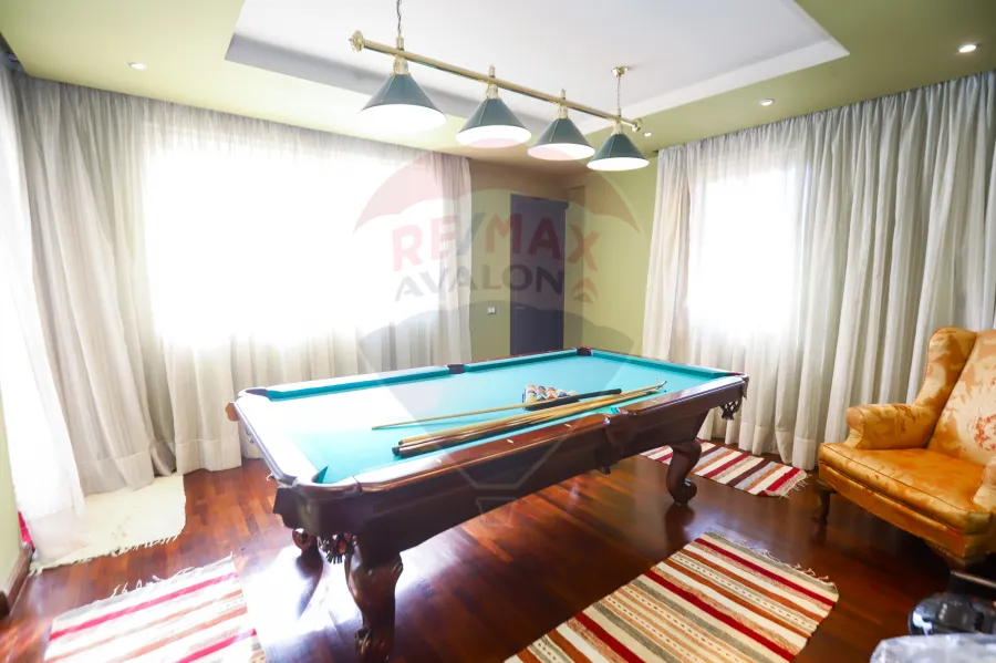 شقة للبيع 370 م كفر عبده (ش سكينة بنت الحسين)