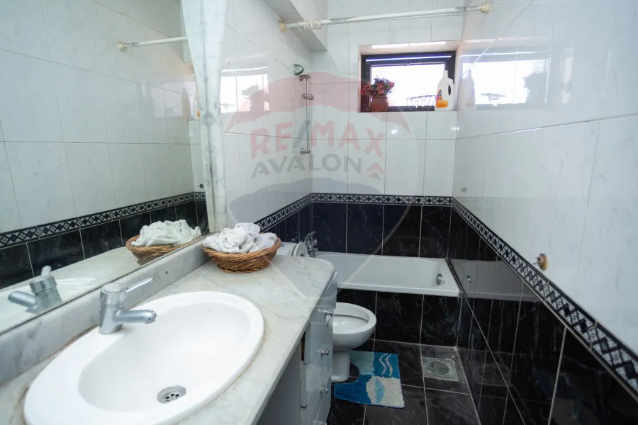 شقه للبيع 300 م زيزينيا (ش قائم حسن محمود)