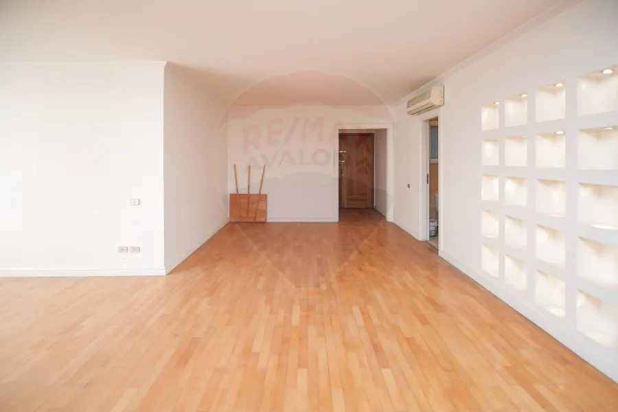 شقة للبيع 270 م كفر عبده (ش الإسماعيلية)