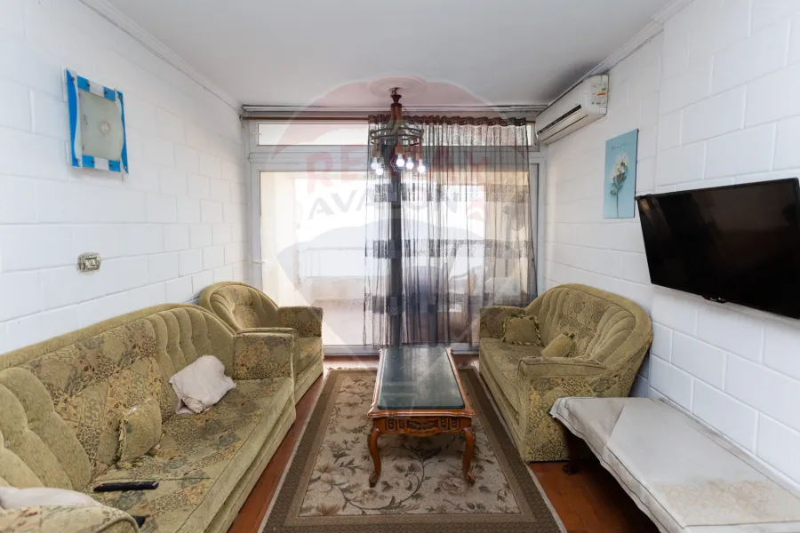 شقة للبيع 130 م سيدي بشر (علي البحر مباشرة)