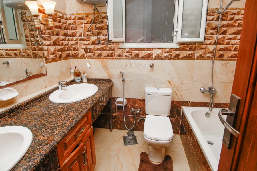 شقة للبيع 165 م كفر عبده ( ش سكينة بنت الحسين  )