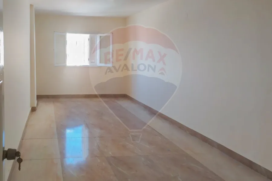 شقة للبيع 120 م وابور المياه (امام المستشفي الايطالي)