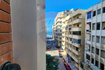 شقة للايجار المفروش 130 م الشاطبي (ش بورسعيد - خطوات من البحر)