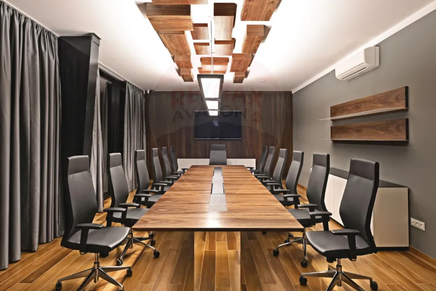 ميزانين إدارى بمدخل خاص للبيع 700 م  سموحة (ش البرت الاول)