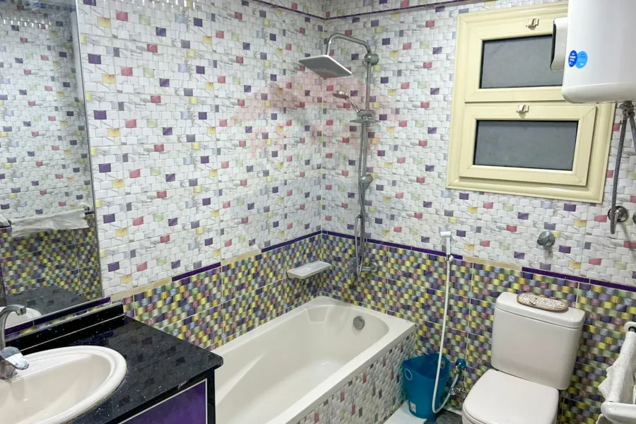 شقة للايجار 220 م سبورتينج (ش طيبة)