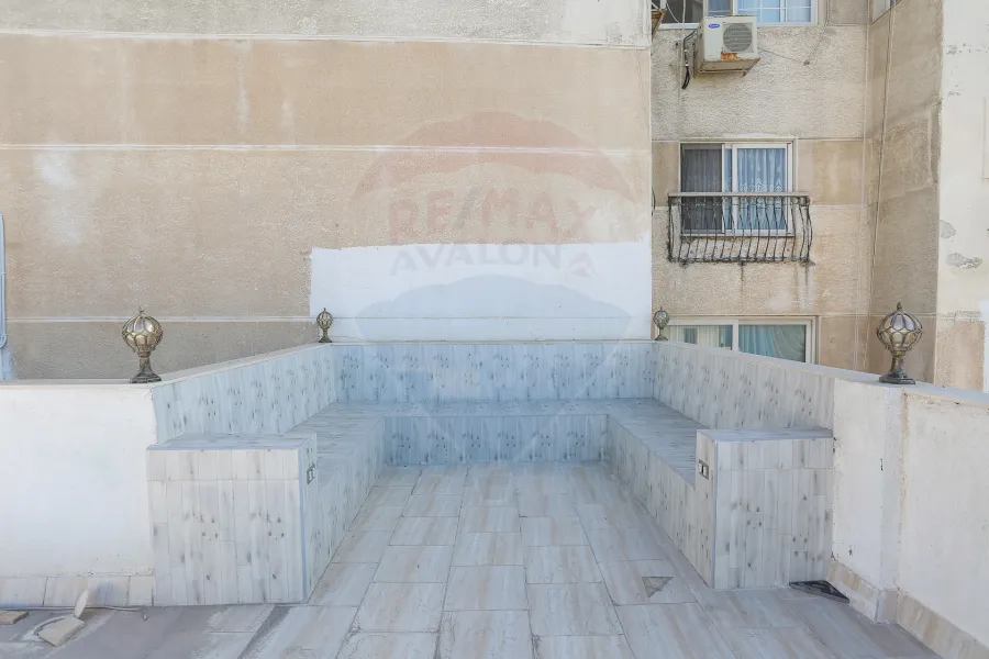 شقة للبيع 140 م + روف خاص  لوران (ش الإقبال)