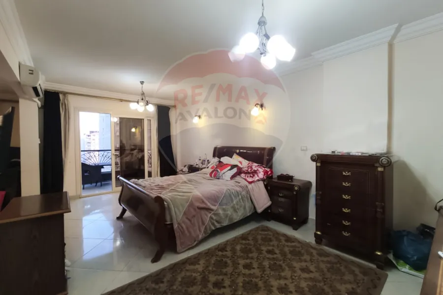 شقة للبيع 320 م سبورتنج (ش أحمد علام)