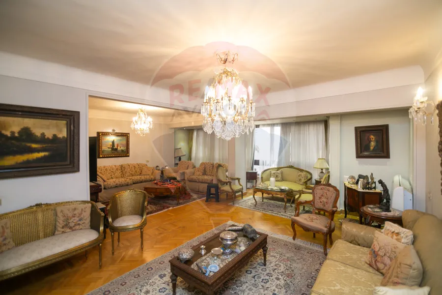 شقة للبيع 250 م ستانلى (ش رشدى باشا-خطوات من البحر)