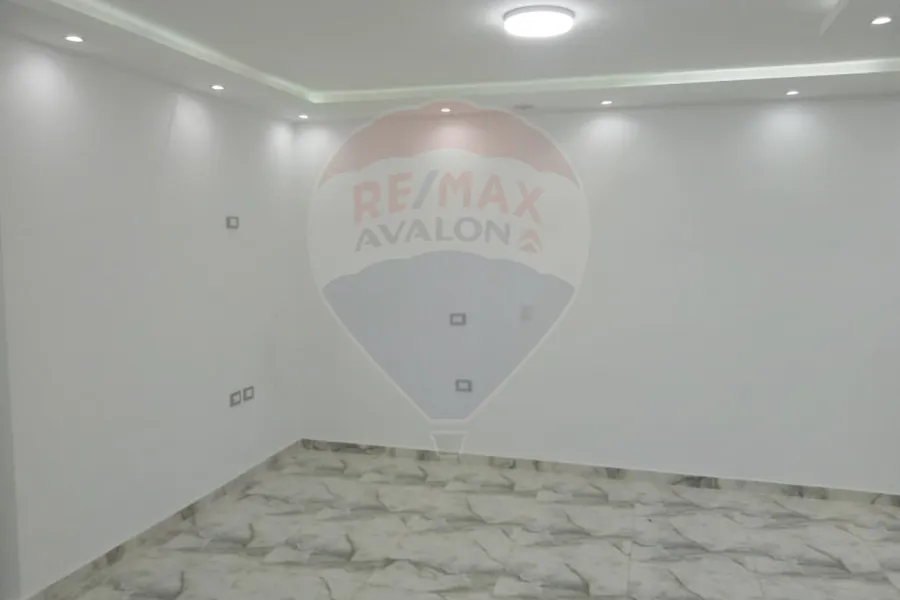 مقر إداري للايجار 100 م محطة الرمل (ش شاكور)